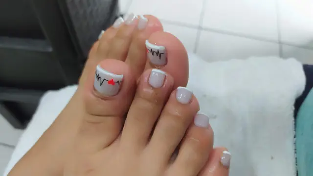 Pedicure con diseño decorativo