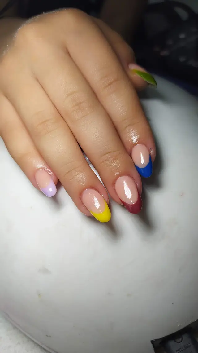 Set de uñas en colores variados