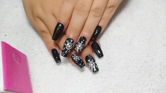 Pedicure con diseño decorativo